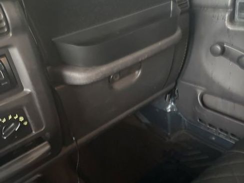 Used 1999 Jeep Wrangler SE image 12