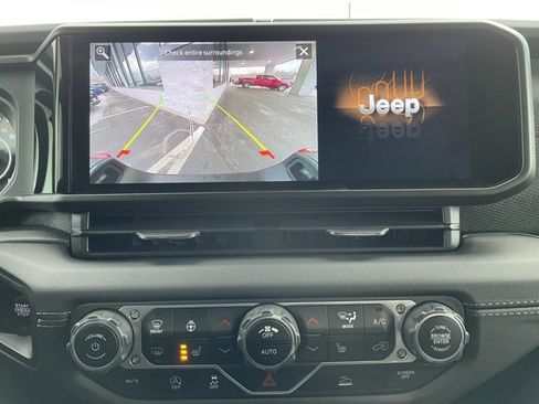 Used 2025 Jeep Gladiator Rubicon w/ Convenience Group image 19