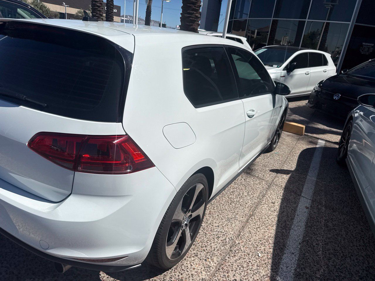 Used 2016 Volkswagen Golf 2-Door FWD image 8