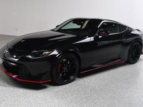 Used 2025 Nissan Z NISMO w/ Floor Mat Package RWD image 2