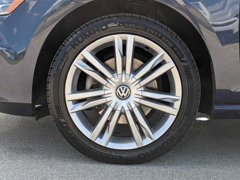 Used 2016 Volkswagen Golf Limited Edition FWD image 12