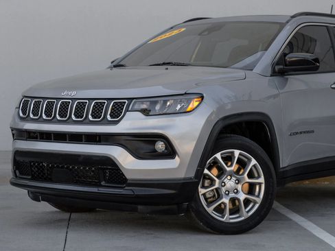 Used 2023 Jeep Compass Latitude w/ Sun and Sound Group image 8