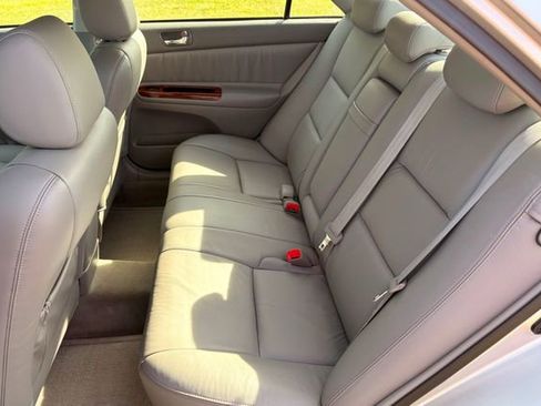 Used 2005 Toyota Camry XLE FWD image 24