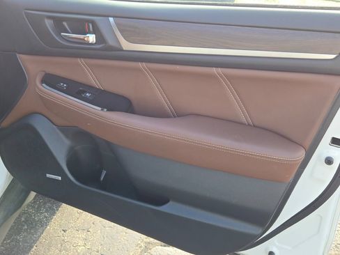 Used 2018 Subaru Outback 3.6R Touring AWD/4WD image 10