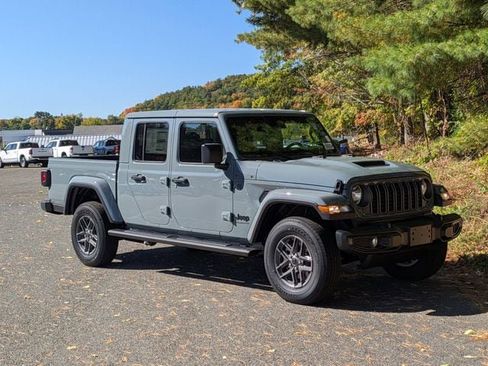New 2025 Jeep Gladiator Sport image 3