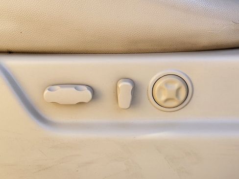 Used 2007 GMC Yukon SLT w/ SLT Preferred Equipment Group image 16