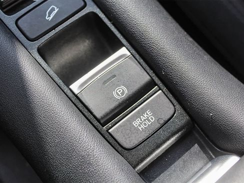 Used 2023 Honda HR-V LX image 36