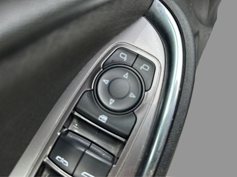 Used 2018 Chevrolet Malibu LT FWD image 16