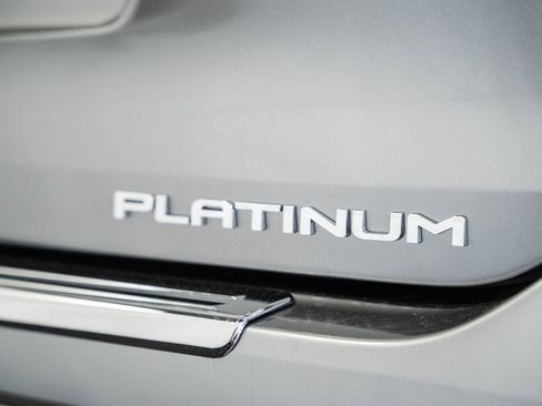 New 2026 Toyota Highlander Platinum image 9