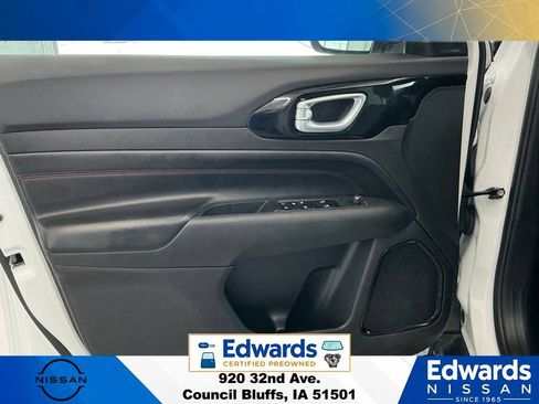 Used 2025 Jeep Compass Trailhawk AWD/4WD image 19