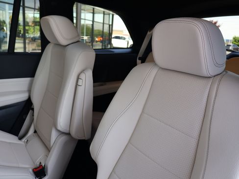 Used 2025 Mercedes-Benz GLS 450 4MATIC image 18