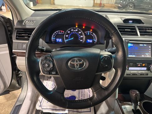 Used 2014 Toyota Camry XLE image 20