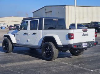 Used 2020 Jeep Gladiator Overland video 4