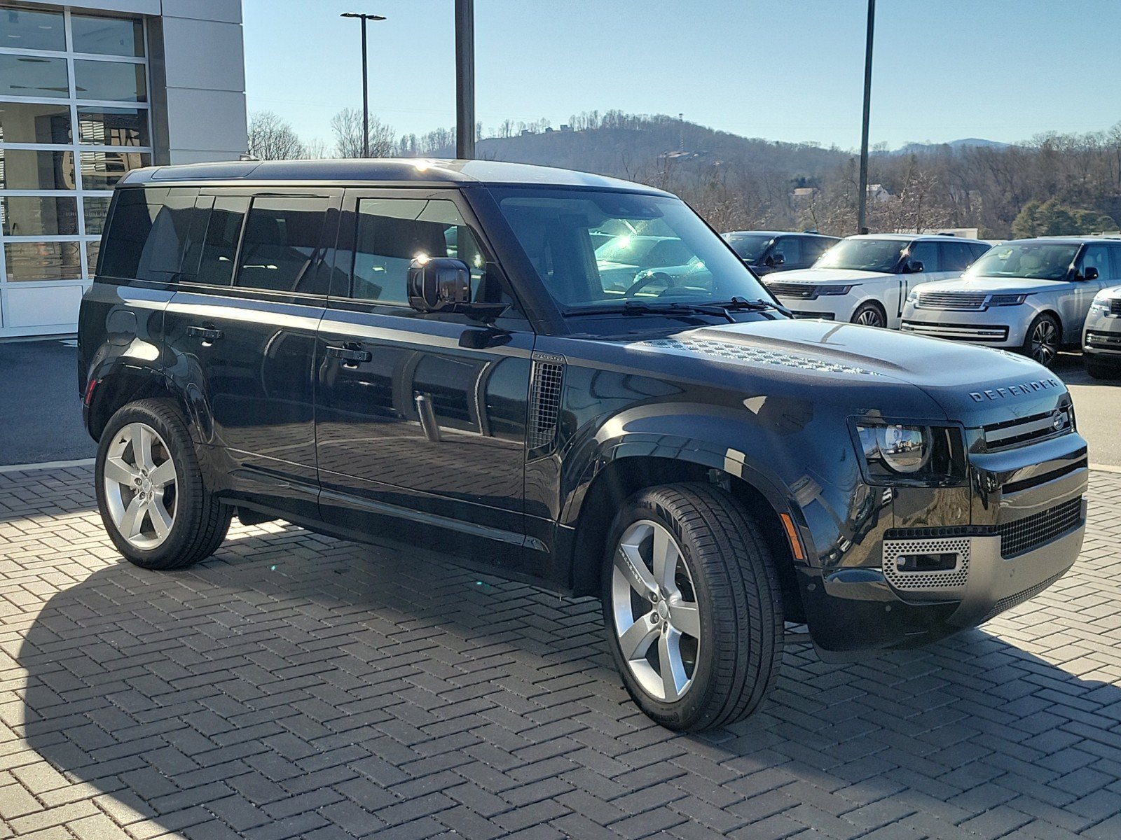 Certified 2025 Land Rover Defender 110 X-Dynamic SE AWD/4WD image 3