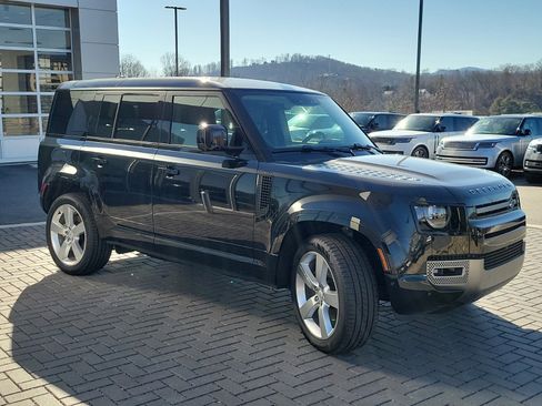 Used 2025 Land Rover Defender 110 X-Dynamic SE AWD/4WD image 3