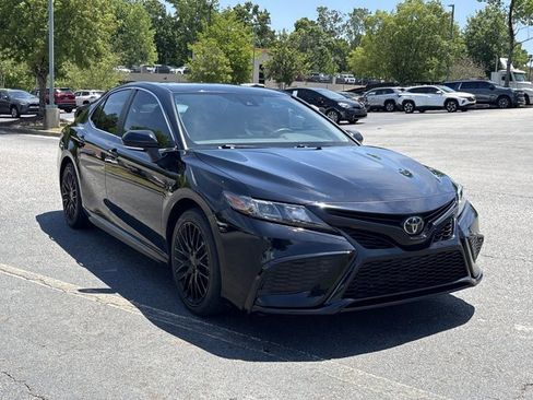 Used 2023 Toyota Camry SE FWD image 3