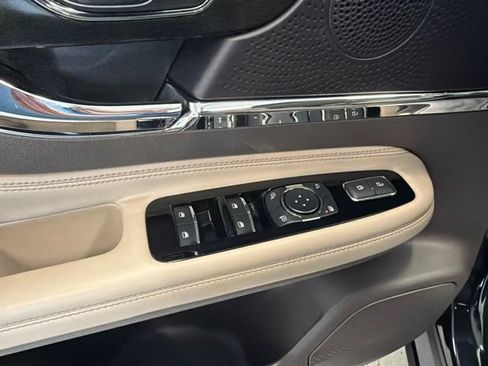 Used 2023 Lincoln Corsair AWD image 28