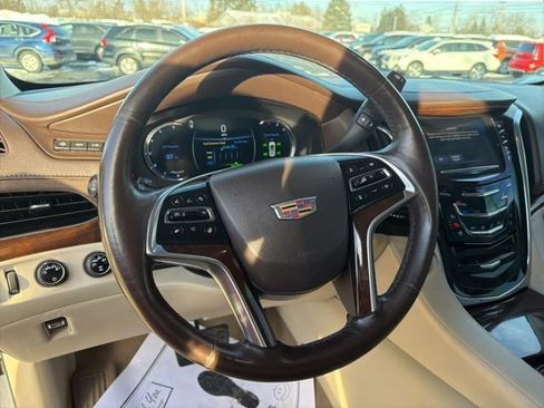 Used 2016 Cadillac Escalade ESV Premium image 16