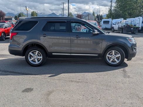 Used 2016 Ford Explorer XLT w/ Equipment Group 202A AWD/4WD image 7