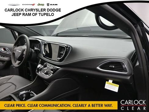 New 2026 Chrysler Pacifica Limited w/ Uconnect Theater Family Group image 29