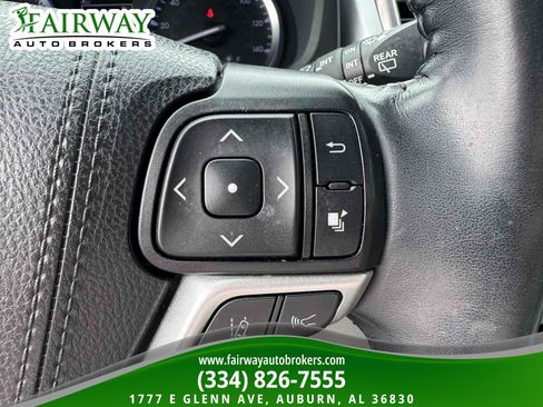 Used 2019 Toyota Highlander XLE FWD image 21