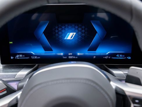 New 2025 BMW 750e xDrive AWD/4WD image 22