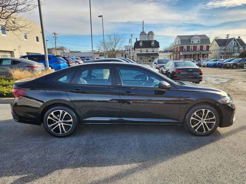 Used 2023 Volkswagen Jetta Sport image 6