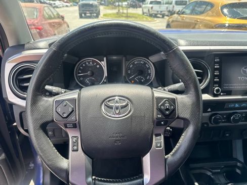 Used 2022 Toyota Tacoma SR5 AWD/4WD image 9