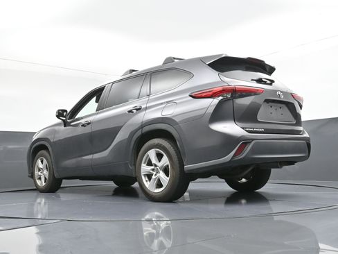 Used 2021 Toyota Highlander L image 24