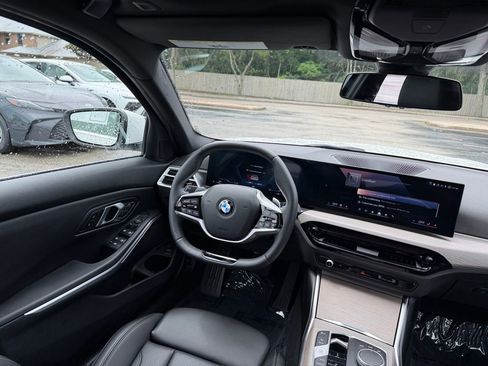 Used 2025 BMW 330i Sedan RWD image 24