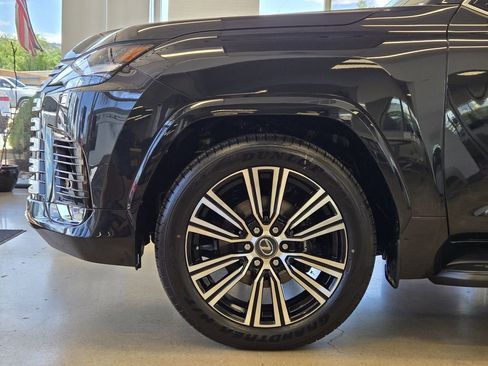 Used 2026 Lexus LX 600 4WD w/ Luxury Package image 9