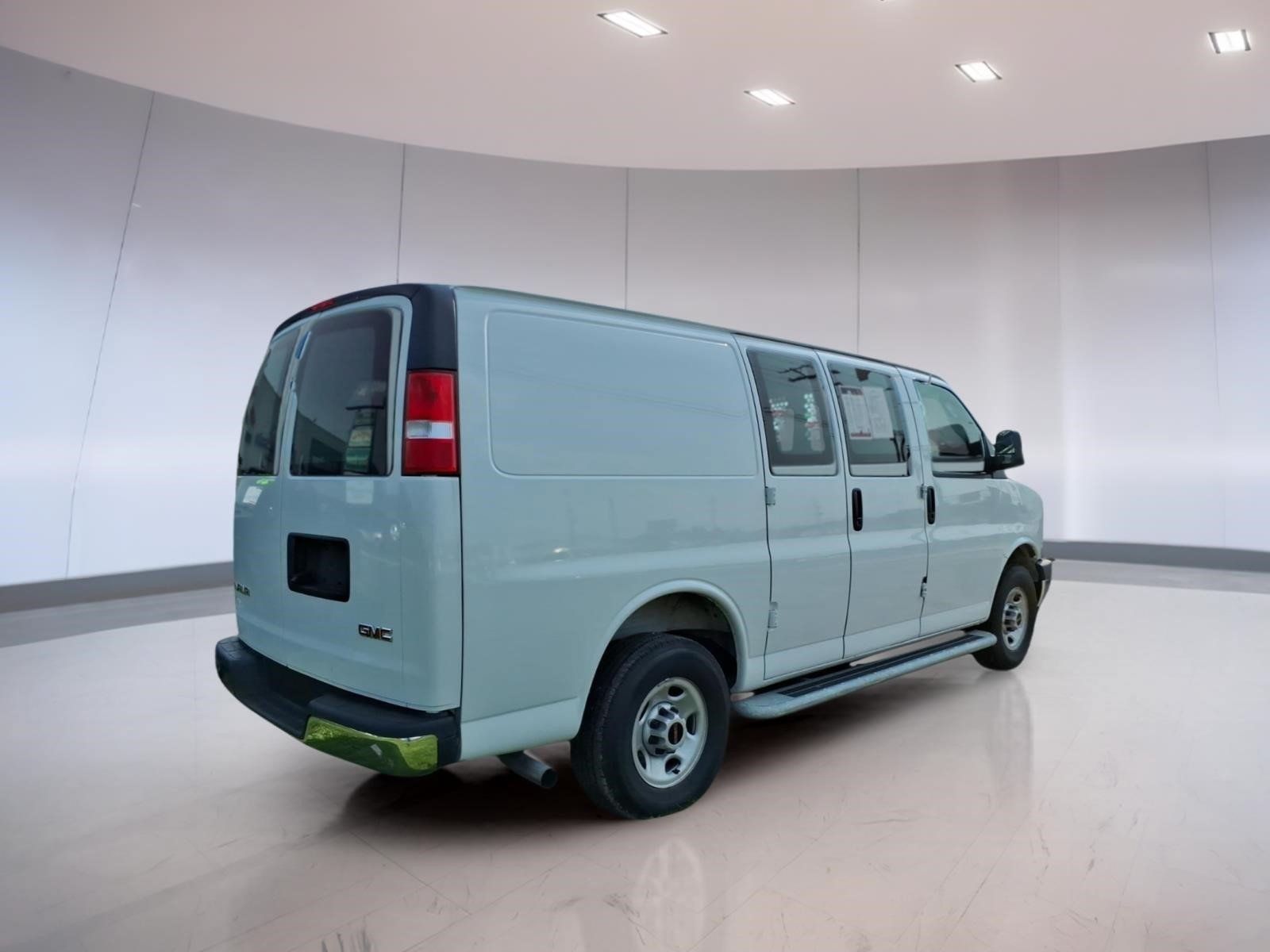 Used 2025 GMC Savana 2500 w/ Driver Convenience Package RWD image 4