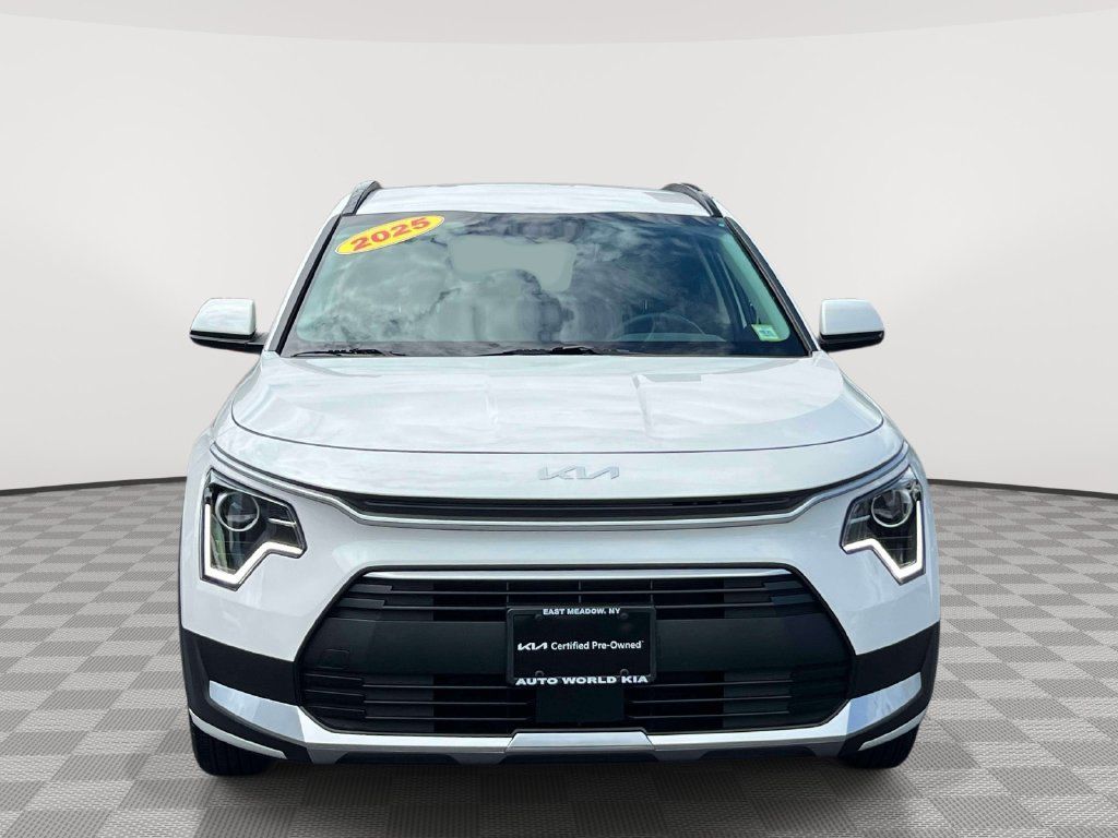 Used 2025 Kia Niro EX w/ EX Cold Weather Package FWD image 2