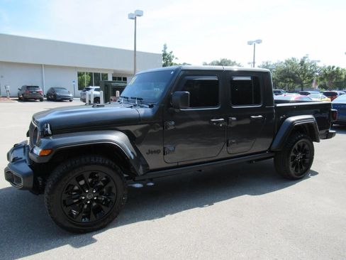 Used 2024 Jeep Gladiator Sport AWD/4WD image 5
