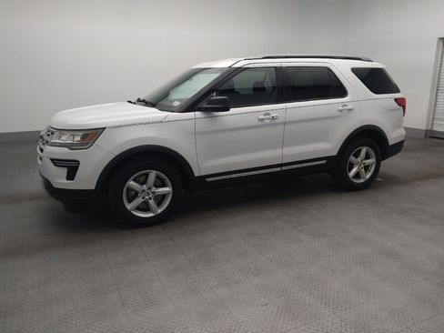 Used 2018 Ford Explorer XLT FWD image 2