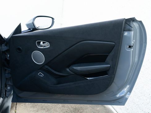 Used 2020 Aston Martin V8 Vantage Coupe RWD image 33