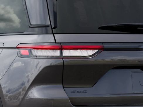 New 2025 Jeep Grand Cherokee Limited AWD/4WD image 9