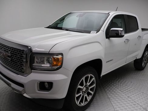 Used 2019 GMC Canyon Denali image 2