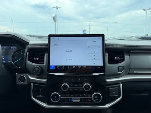 Used 2024 Ford Expedition XLT AWD/4WD image 13