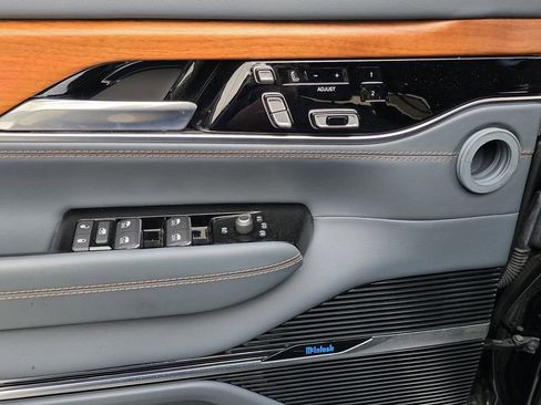 Used 2022 Jeep Grand Wagoneer Series II w/ Premium Group II image 19