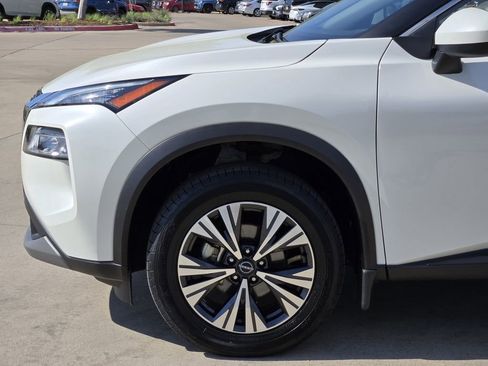 Used 2023 Nissan Rogue SV image 6