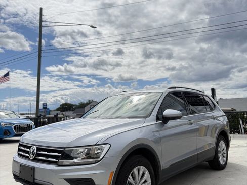 Used 2020 Volkswagen Tiguan S image 2
