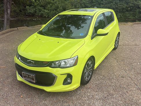 Used 2019 Chevrolet Sonic LT w/ Convenience Package FWD image 12
