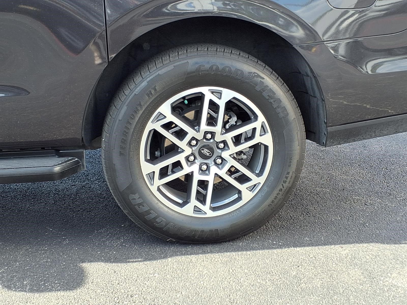 Used 2025 Ford Expedition Max Active RWD image 10