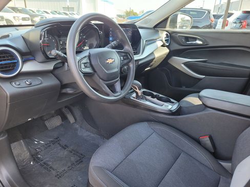 Used 2024 Chevrolet Trax LS w/ Driver Confidence Package FWD image 10