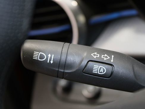 Used 2025 Chevrolet Trax LT image 17