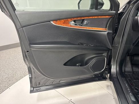 Used 2018 Lincoln MKX Reserve w/ Driver Assistance Package image 12