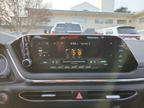 Used 2022 Hyundai Sonata Limited w/ Preferred Accessory Package image 12