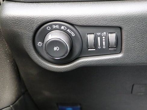 New 2023 Chrysler Pacifica Limited w/ Uconnect Theater Family Group image 12