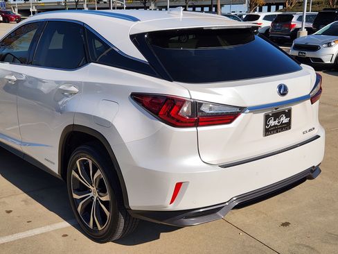 Used 2017 Lexus RX 450h AWD image 11
